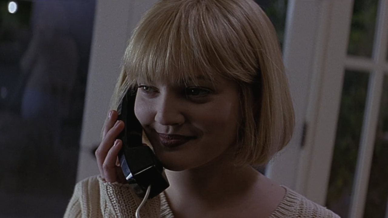 Drew Barrymore risponde al telefono nel primo Scream