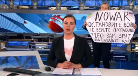 giornalista russa protesta al tg