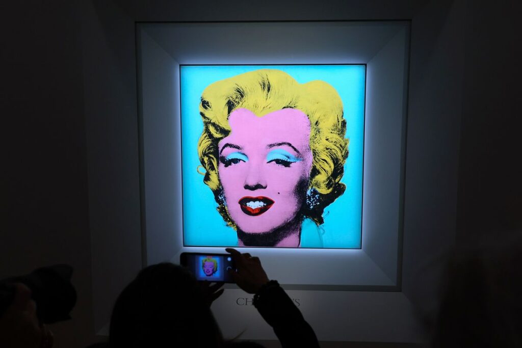 Serigrafia di Marylyn Monroe realizzata da Andy Warhol, esposta da Christie's