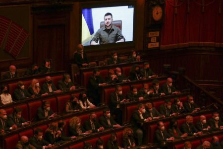 Volodymyr Zelensky parla al Parlamento italiano