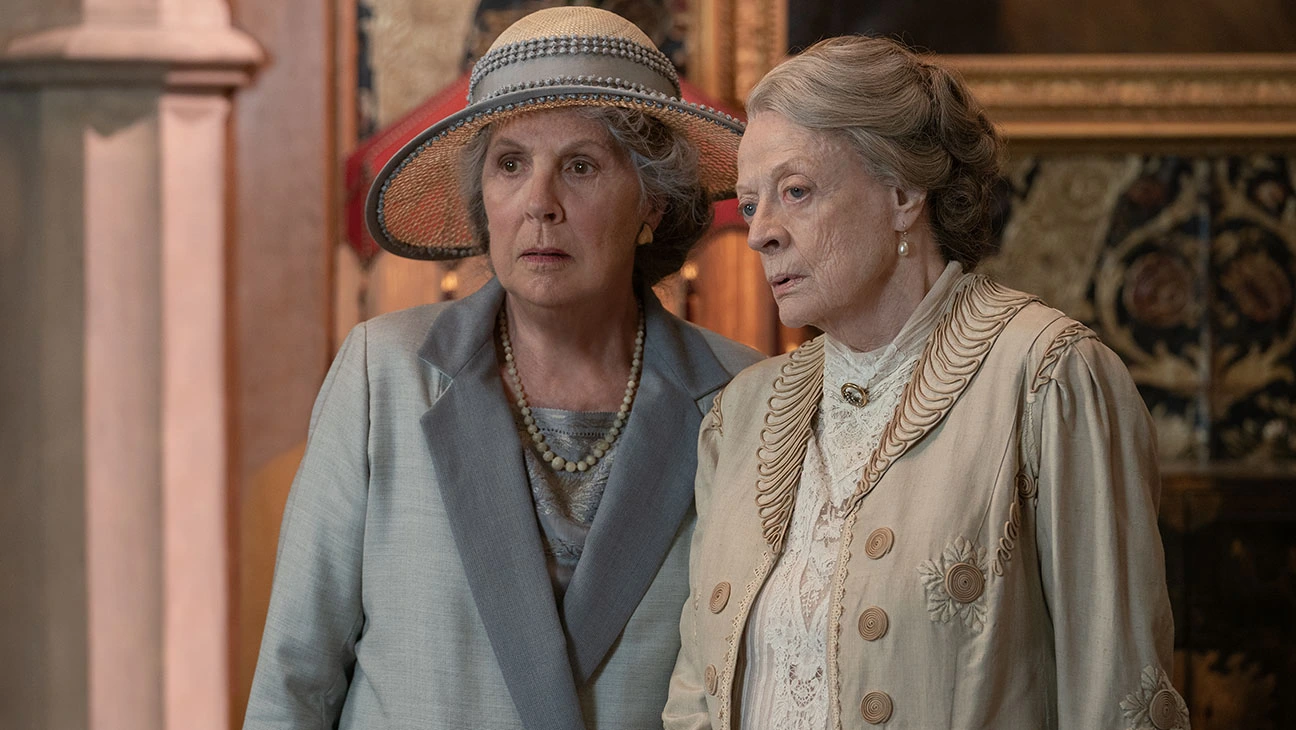 Maggie Smith e Penelope Wilton in Downton Abbey II: Una Nuova Era