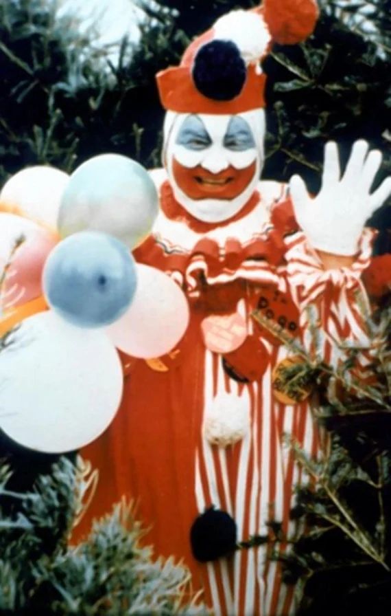 John Wayne Gacy vestito da clown