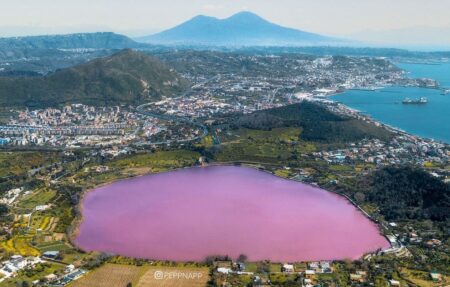 Lago d'Averno rosa