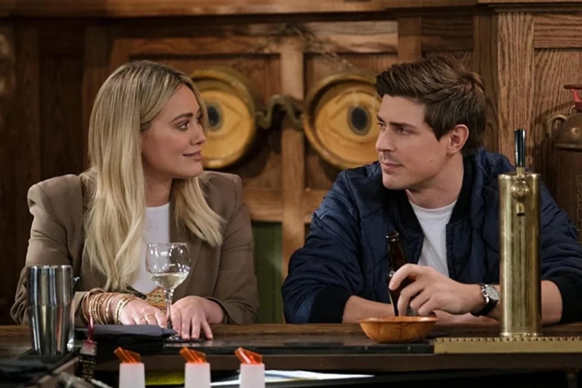 Hilary Duff e Christopher Lowell in How I Met Your Father