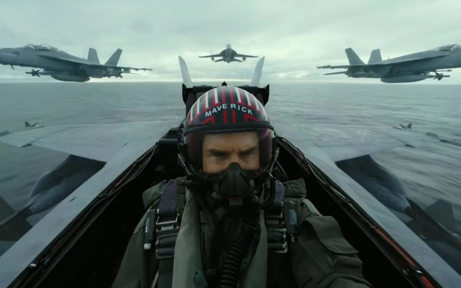 un'immagine di tom cruise in top gun: maverick