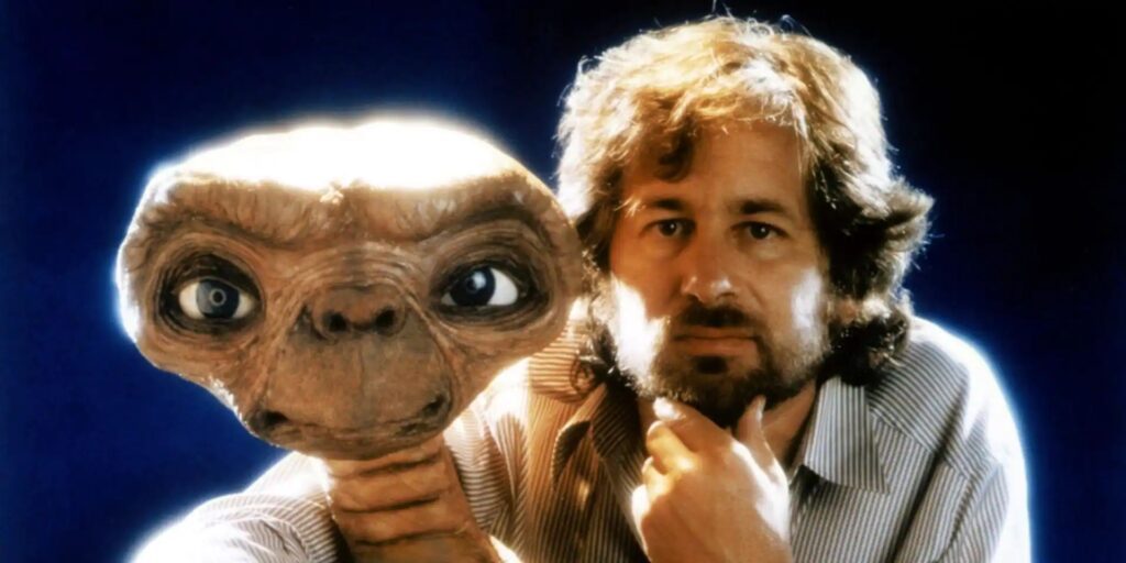 Steven Spielberg con il pupazzo di E.T.