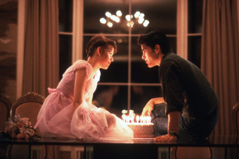 Una scena di sixteen candles - un compleanno da ricordare