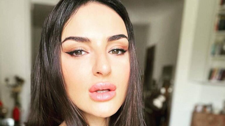 Arisa è nuda e fetish nella foto del nuovo singolo Tu mi perdicion (FOTO)