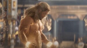 Chris Hemsworth a torso nudo in Thor: Love and Thunder