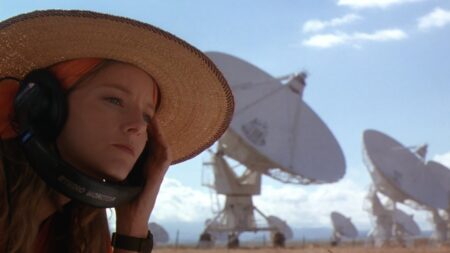 jodie foster in una scena di contact