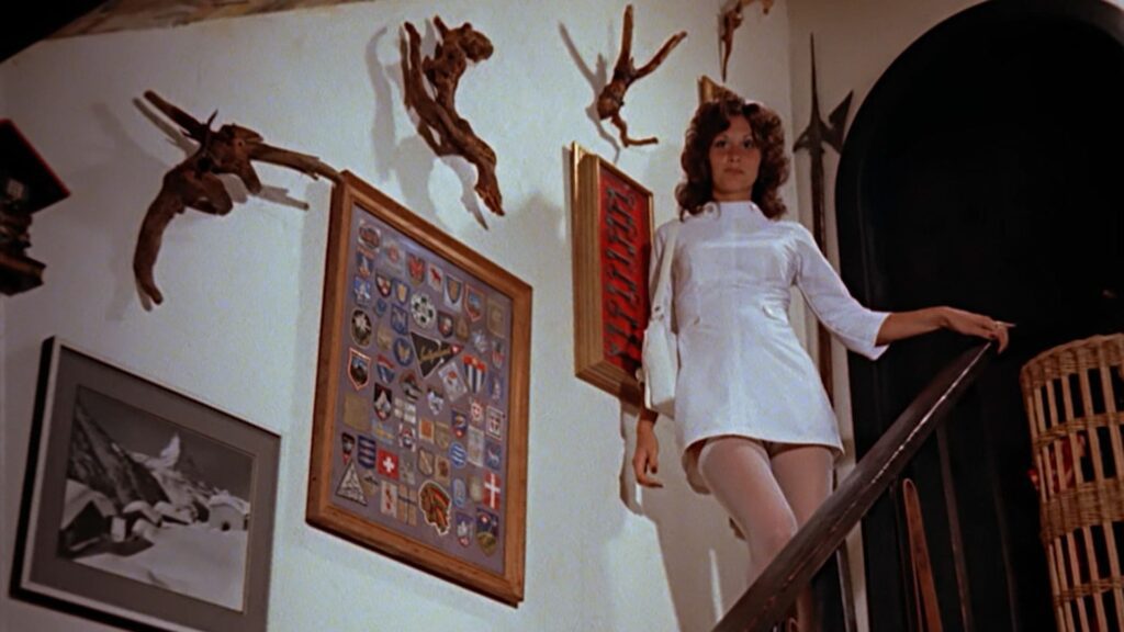 Linda Lovelace scene le scale in una scena di La Vera Gola Profonda