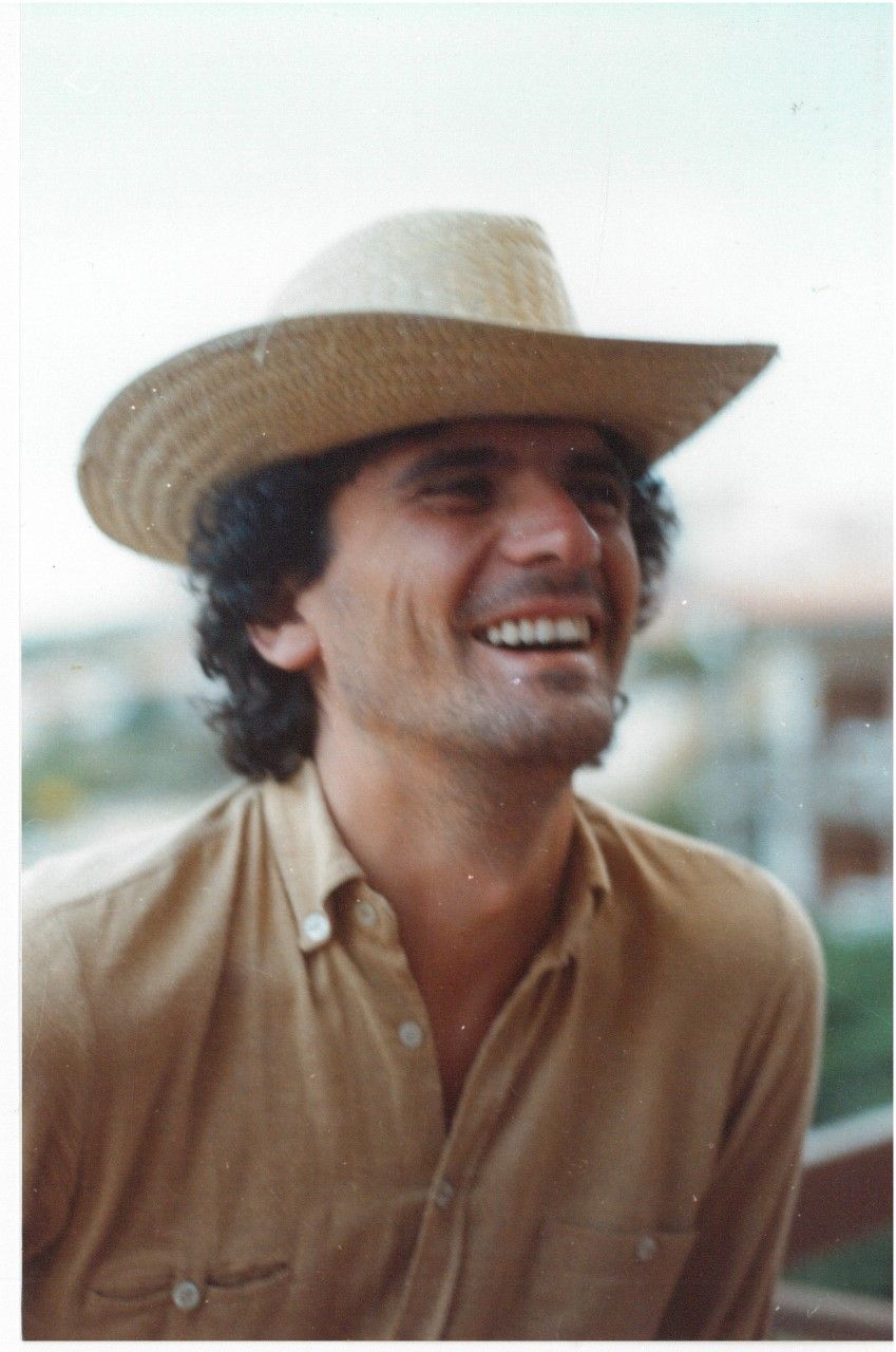 Massimo Troisi sorride