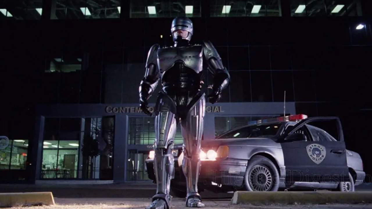 RoboCop scende dalla sua auto
