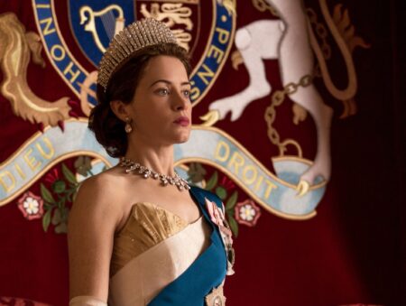 claire foy in un'immagine di the crown