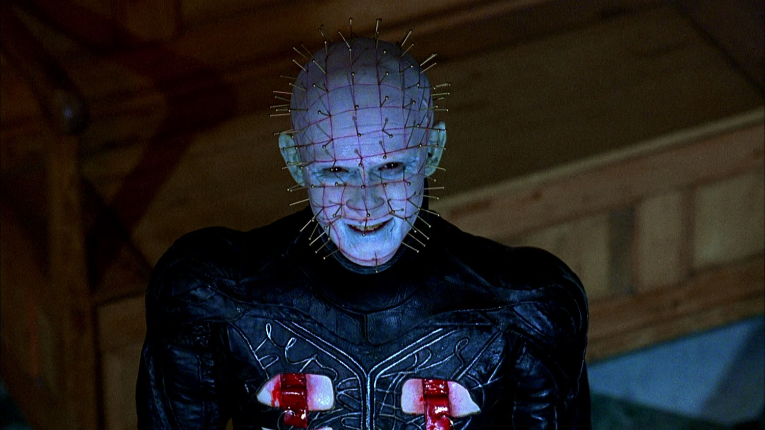 Doug Bradley nei panni di Pinhead