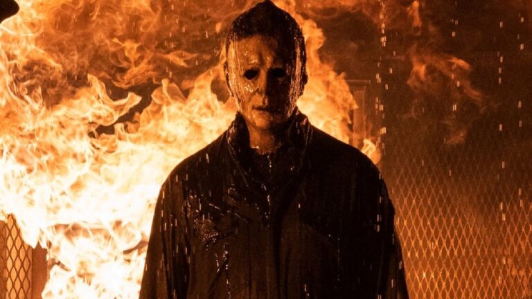 Frame che raffigura Michael Myers in Halloween Kills
