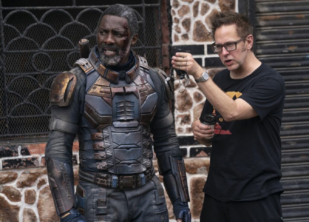 Fotografia che ritrae Idris Elba e James Gunn.