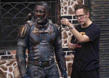 Fotografia che ritrae Idris Elba e James Gunn.