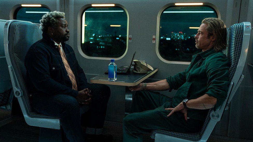 Brian Tyree Henry e Brad Pitt in Bullet Train