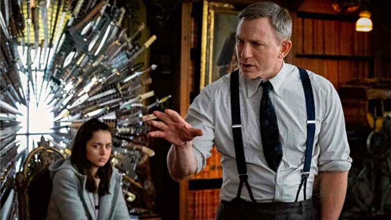 Frame di Knives Out che raffigura Daniel Craig e Ana de Armas