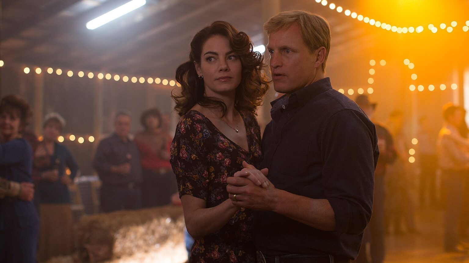 Michelle Monaghan e Woody Harrelson in True Detective