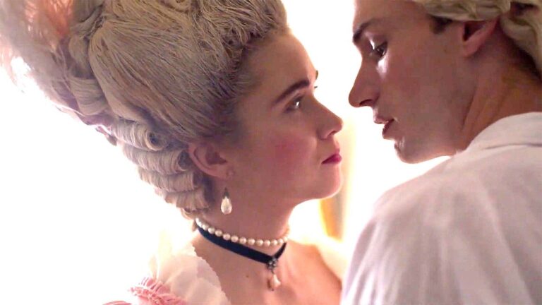 Alice Englert e Nicholas Denton ne Le relazioni pericolose