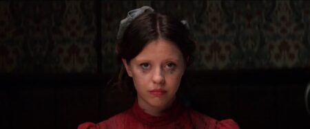 Frame che raffigura Mia Goth in Pearl