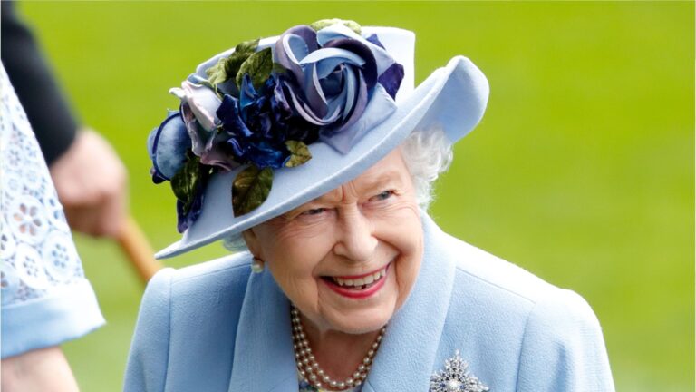 Fotografia che raffigura la Regina Elisabetta II.