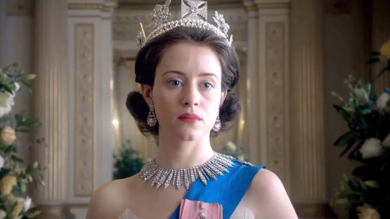 Frame che ritrae Claire Foy in The Crown