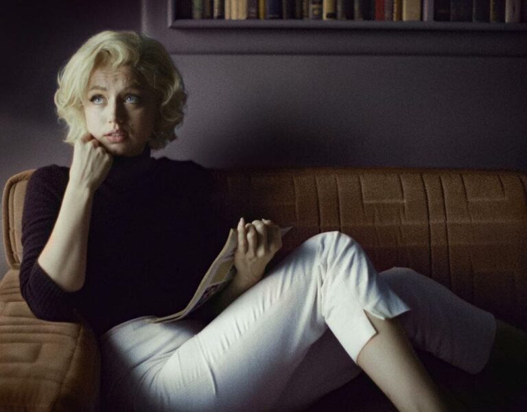 Ana De Armas è Marilyn Monroe nel film Blonde