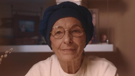 Emma Bonino con il turbante blu