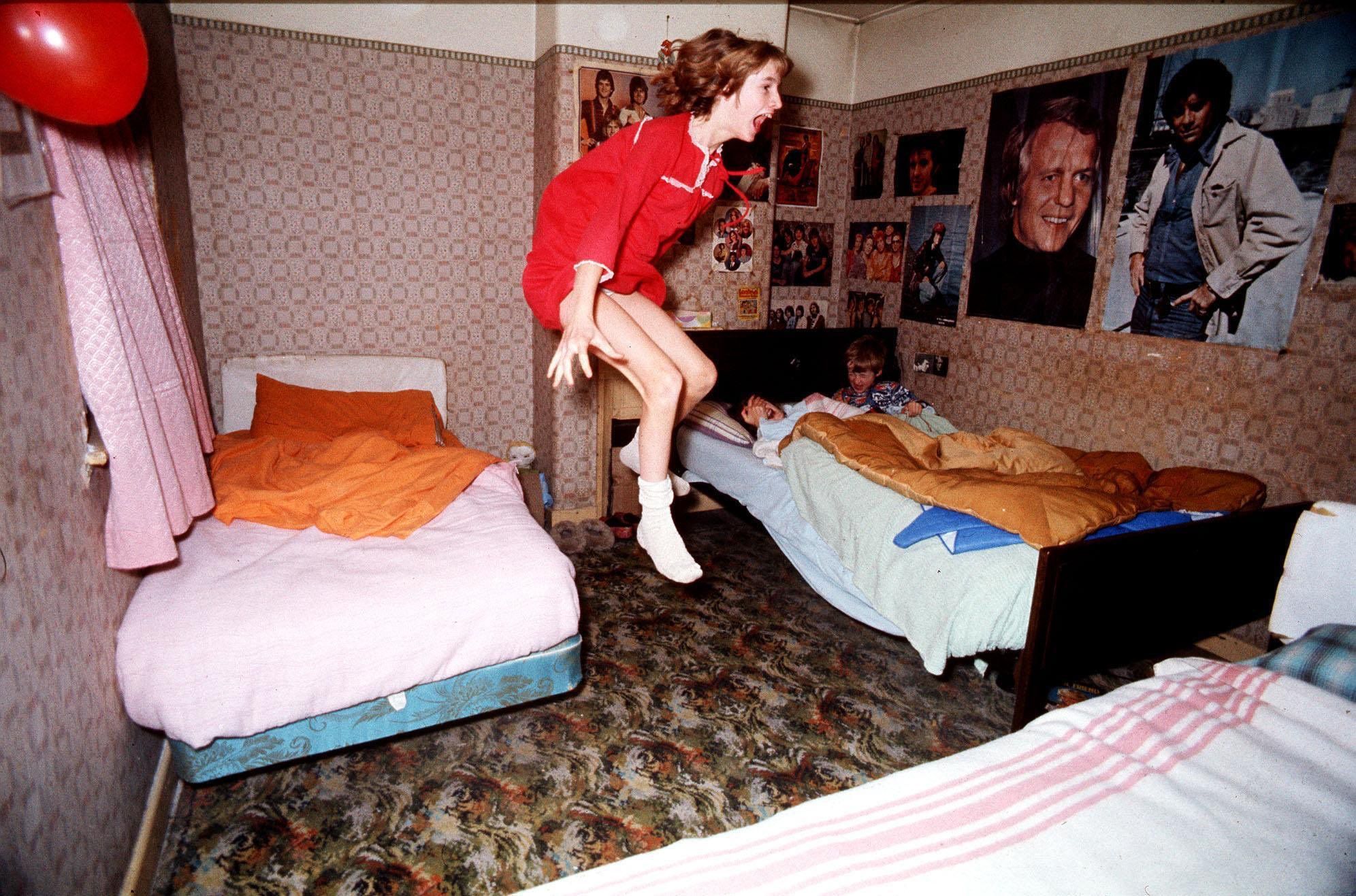 Janet Hogson vola nella sua stanza