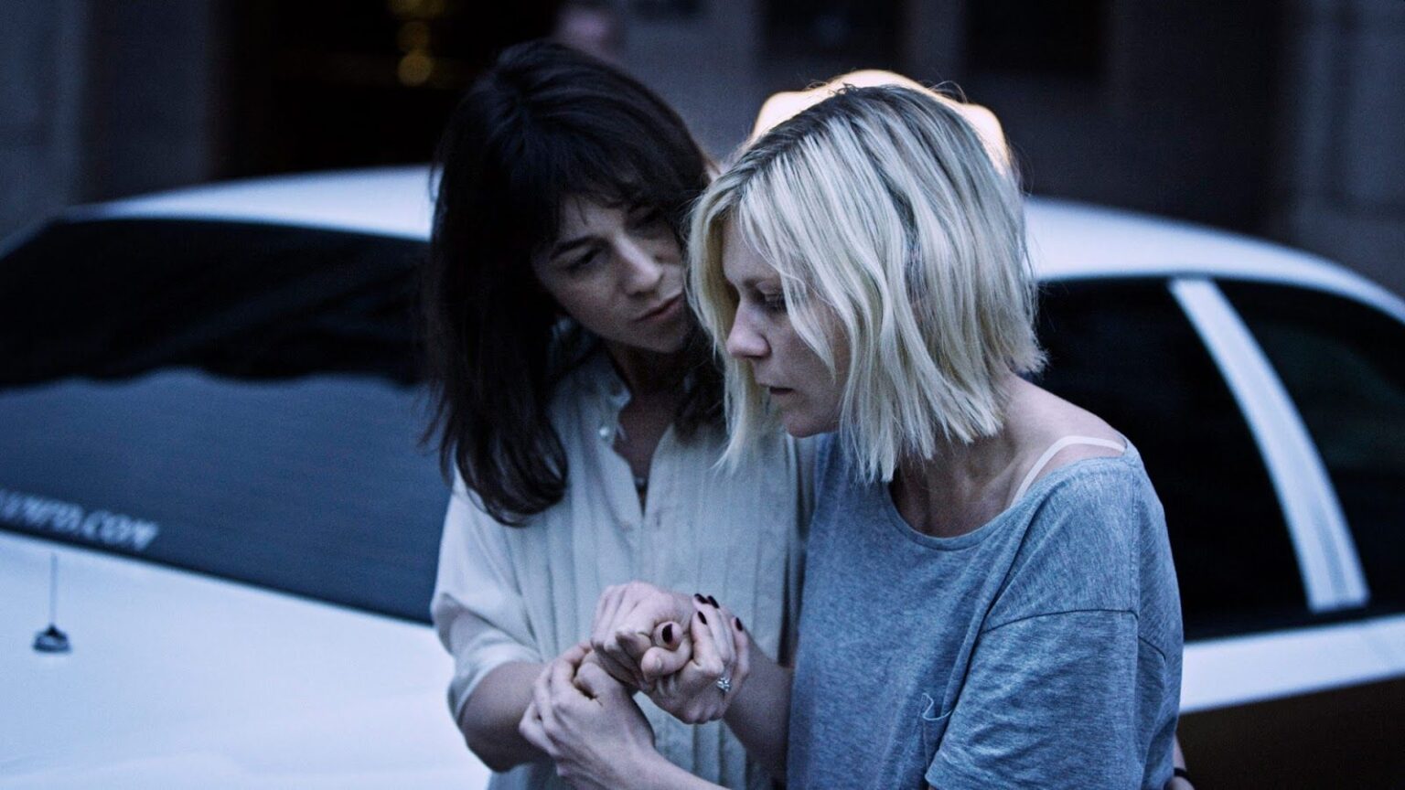 Melancholia: Kirsten Dunst e Charlotte Gainsbourg