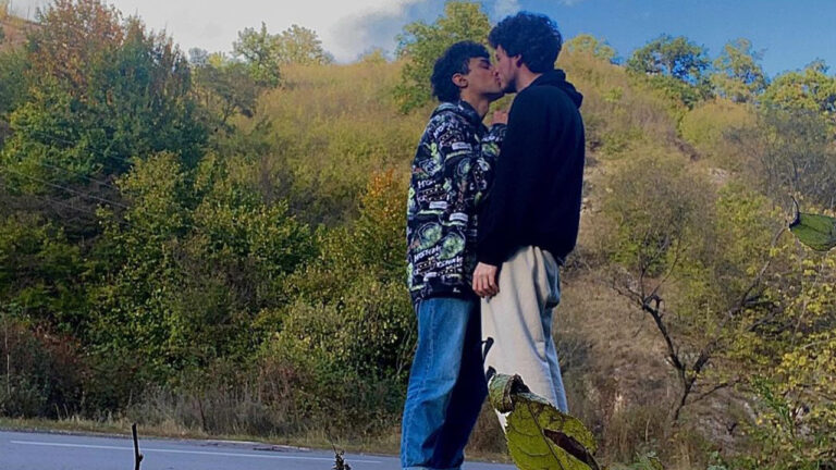Armenia suicidio coppia gay