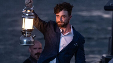 Daniel Radcliffe in una scena di The Lost City