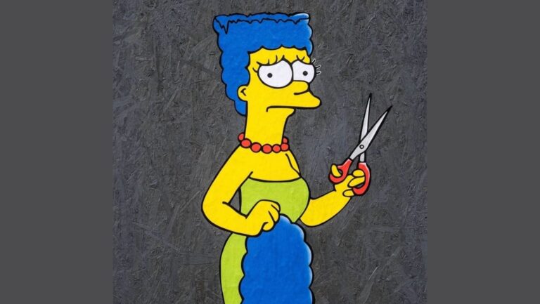 Frame che ritrae il murales di Marge Simpson