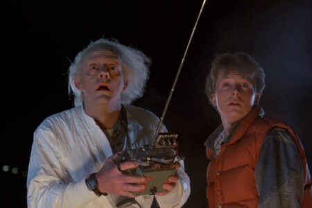 Frame che raffigura Michael J. Fox e Christopher Lloyd in Ritorno al futuro