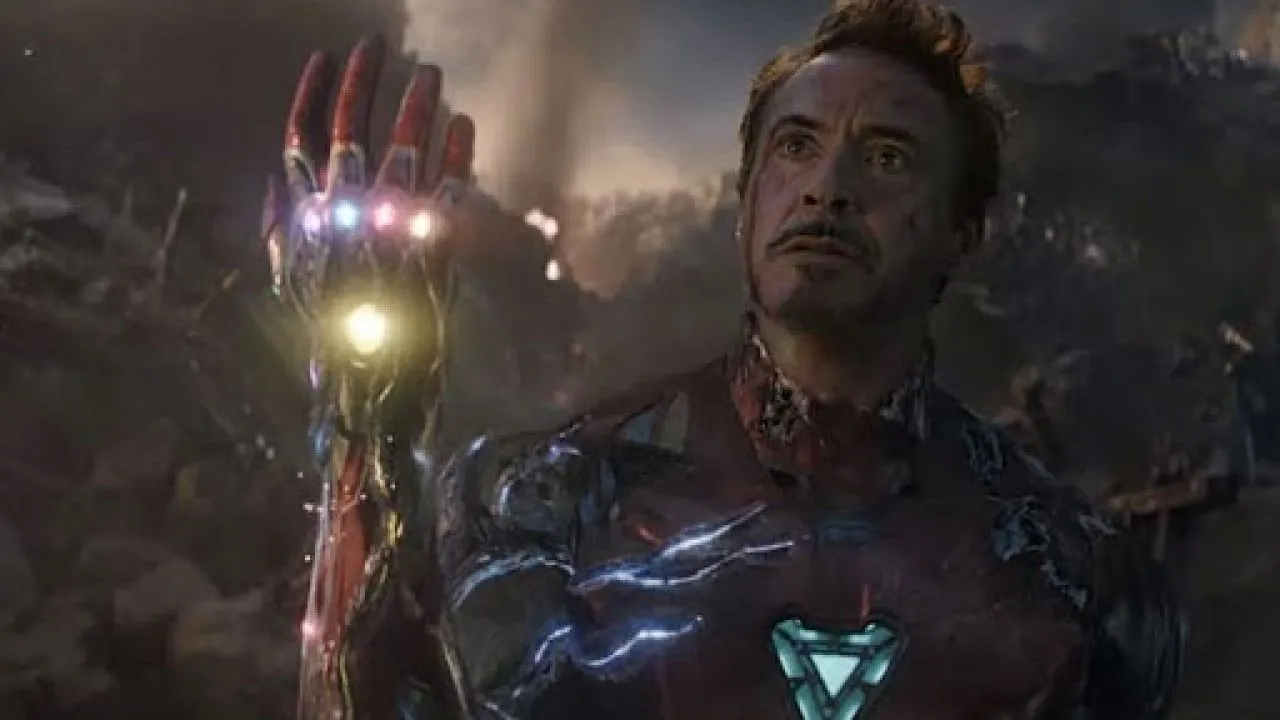 Iron Man sta per schioccare le dita in Avengers Engame