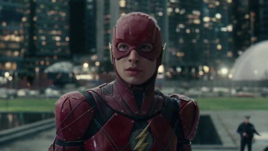 Frame che raffigura Ezra Miller nei panni di Flash