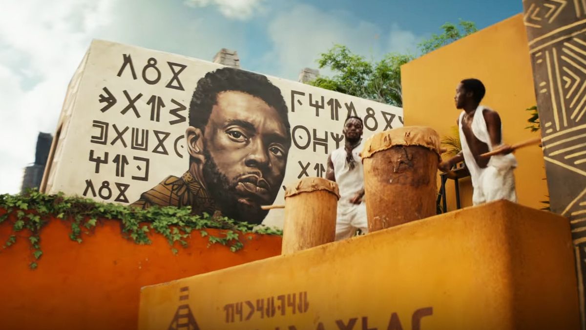 Il murales dedicato a Chadwick Boseman/T'Challa in Black Panther: Wakanda Forever