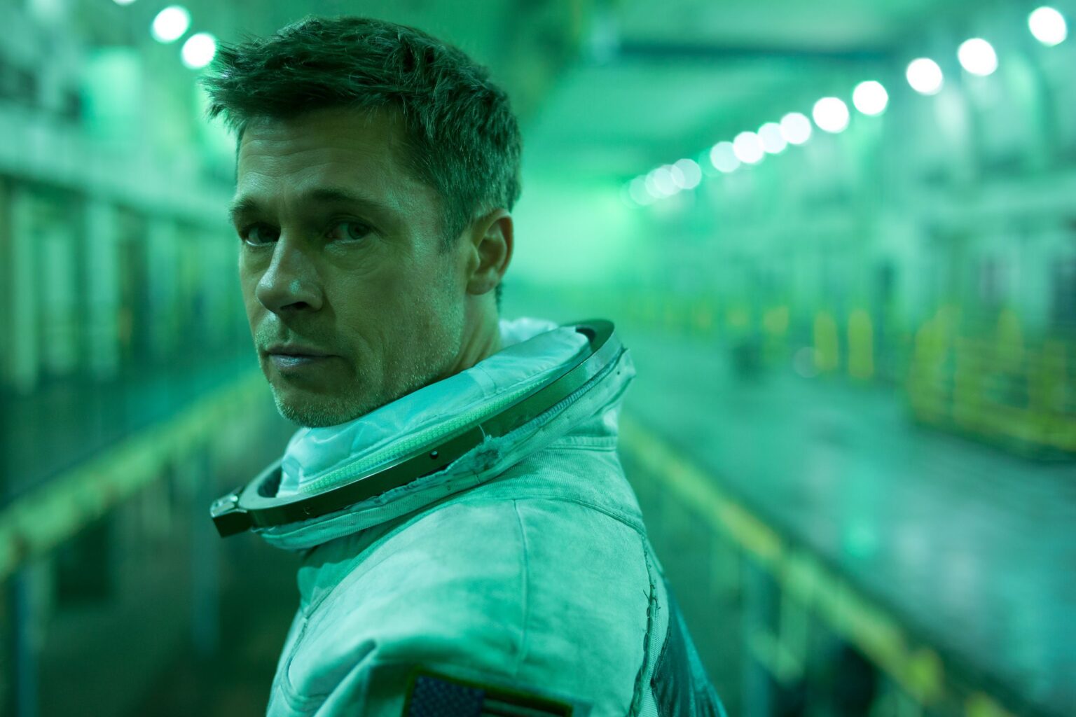 Frame che ritrae Brad Pitt in Ad Astra.