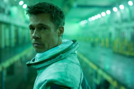 Frame che ritrae Brad Pitt in Ad Astra.