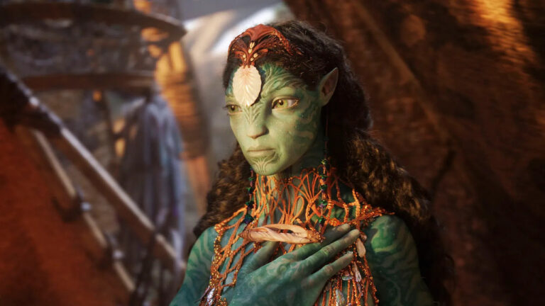 Kate Winslet in una scena di Avatar - La via dell'acqua