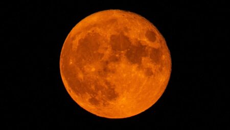 Luna Rosso Sangue durante l'eclissi lunare
