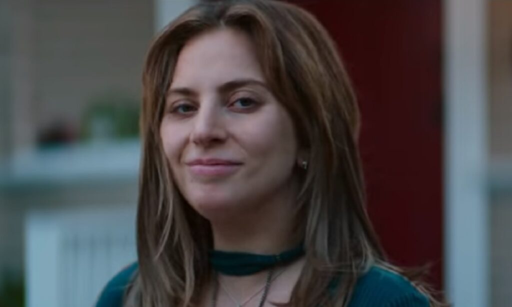 Frame che ritrae Lady Gaga in A Star is Born