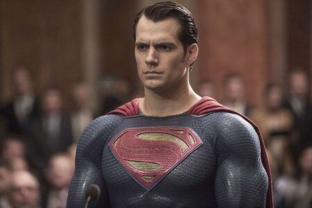 Frame che raffigura Henry Cavill nei panni di Superman