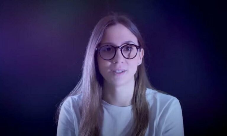 The Jackal e l’annosa questione dei regali di Natale: il video definitivo Aurora Leone