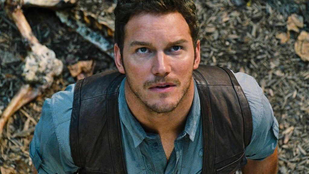 Frame che ritrae Chris Pratt in Jurassic World