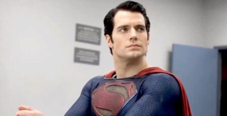 Frame che raffigura Henry Cavill ne L'uomo d'acciaio.