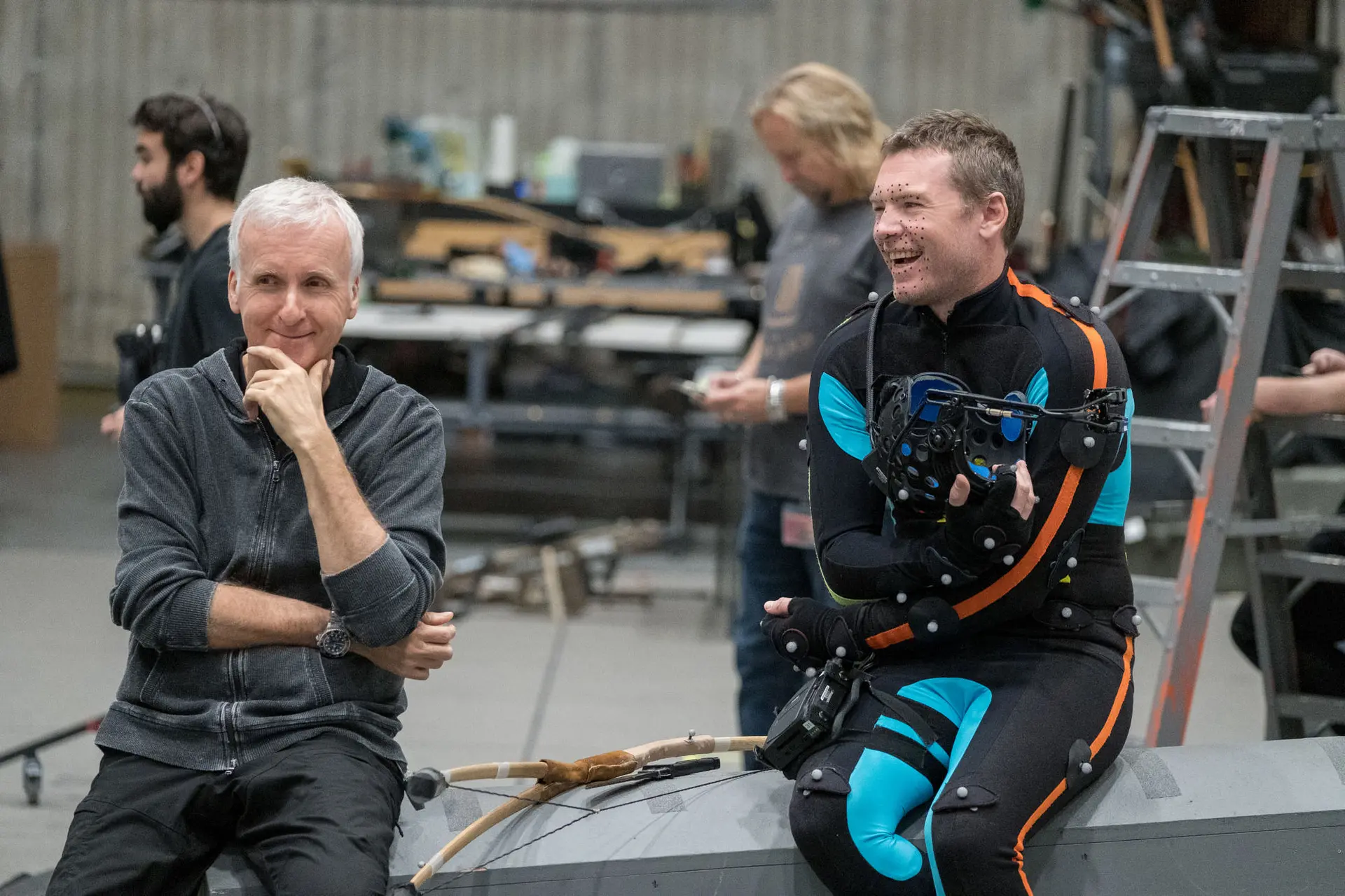James Cameron se la ride sul set di Avatar - La via dell'acqua